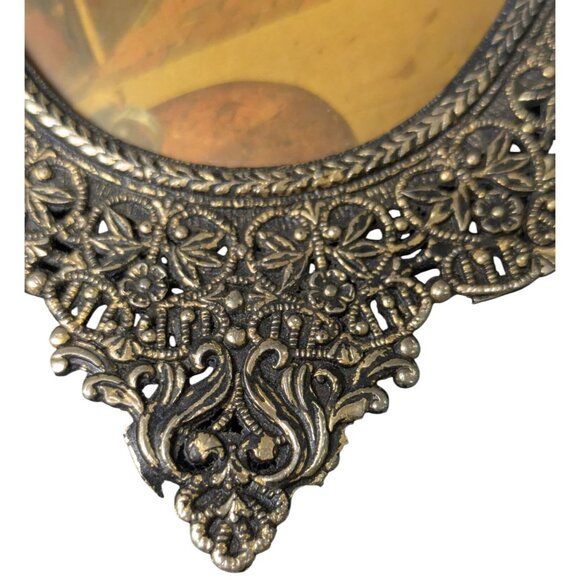 Vintage Ornate Oval Brass Frame With Colonial Fireplace Scene Print 6" x 3.5" - Picture 3 of 6